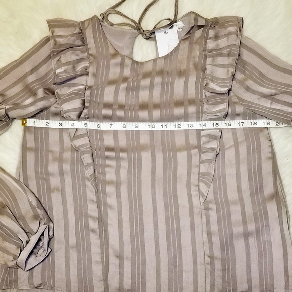 LUSH Ruffle Victorian Shake Top - Picture 9 of 14